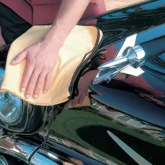Jak woskować auto, aby uzyskać perfekcyjny blask i ochronę lakieru
