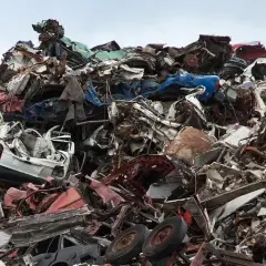 Ile za auto na złomie: Jakie są stawki w skupach złomu w Polsce?