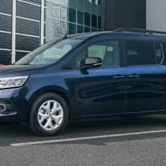 Renault Kangoo: Co oferuje ten model i czy warto go kupić dla rodziny?