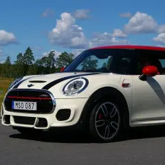 Cena nowego Mini Cooper: Ile kosztuje ten stylowy samochód kompaktowy?