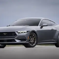 Nowy Ford Mustang: Co oferuje najnowsza wersja tego kultowego auta?