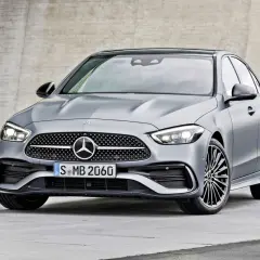 Mercedes C Klasa W206: Najważniejsze cechy i opinie użytkowników samochodu