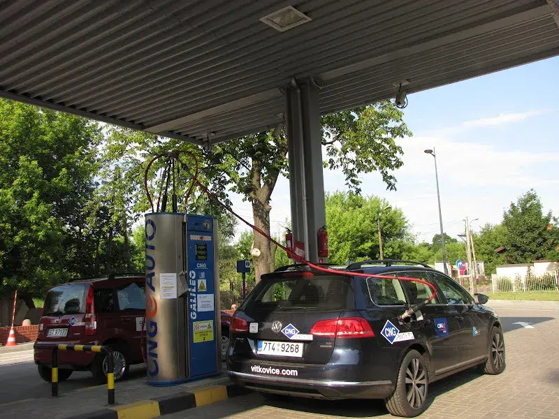 Stacje CNG: Gdzie tankować i jakie są koszty korzystania z tych stacji?