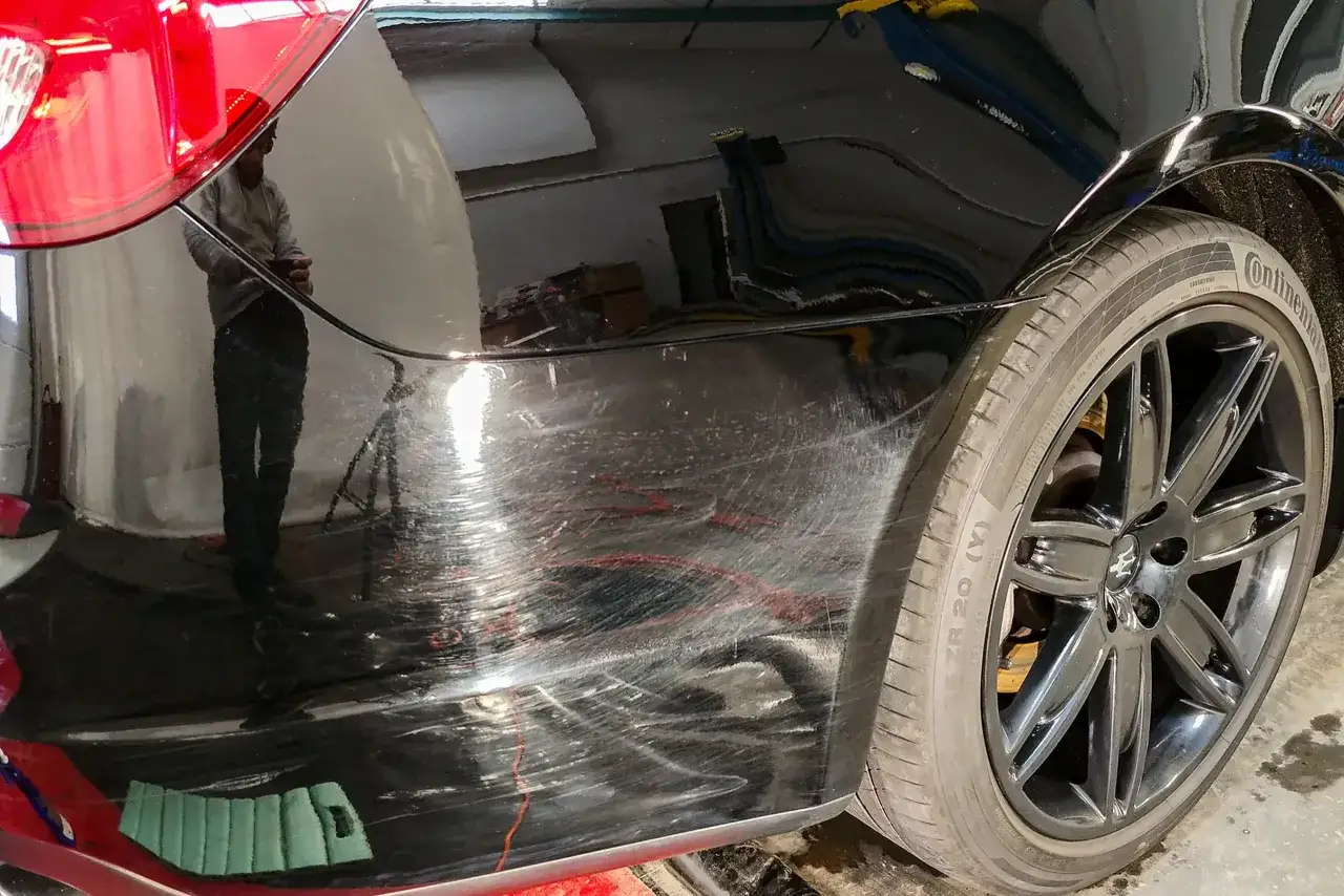 auto przed i po polerowaniu